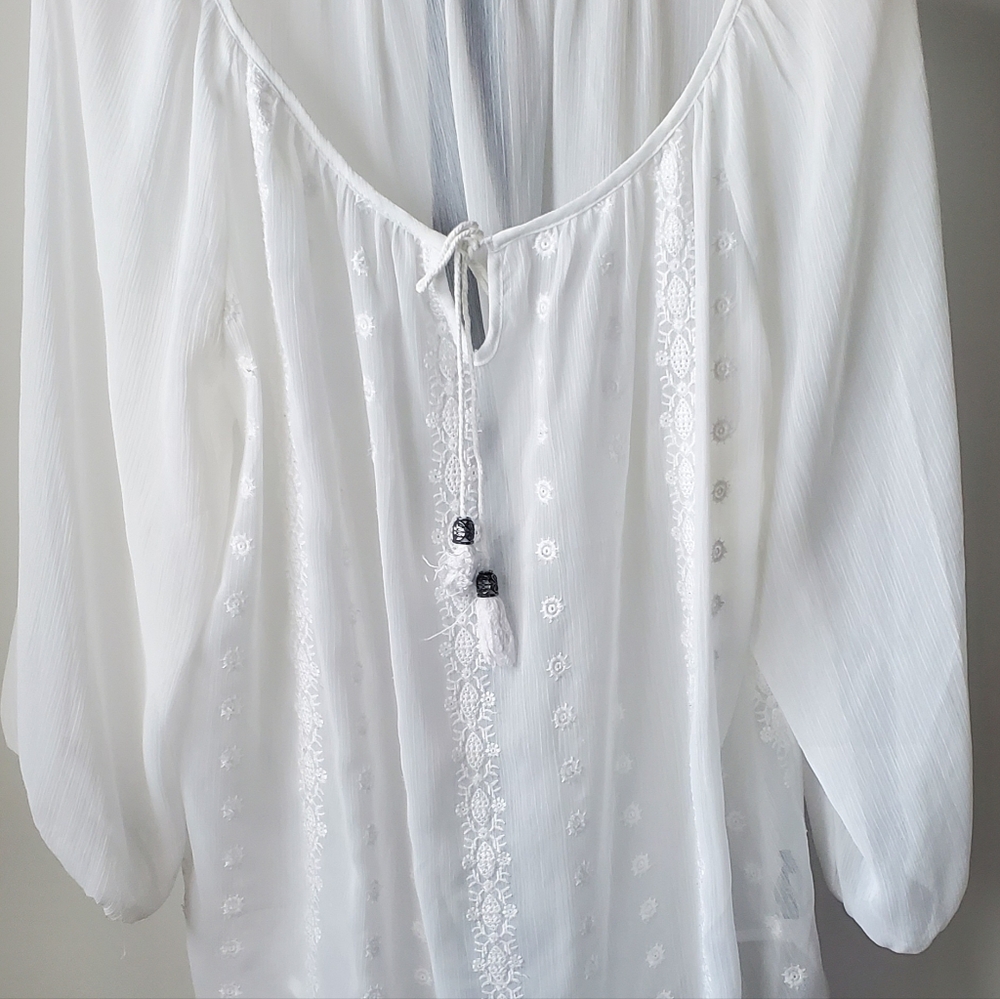 Elegant White Embroidered Women's Top